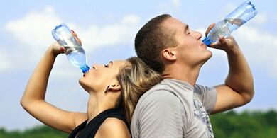 Principal consumo de auga con nutrición real